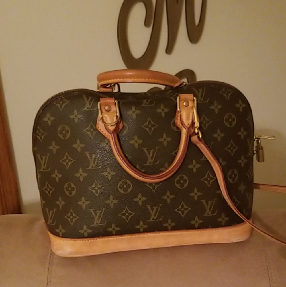 AUTHENTIC Louis Vuitton 'Alma'